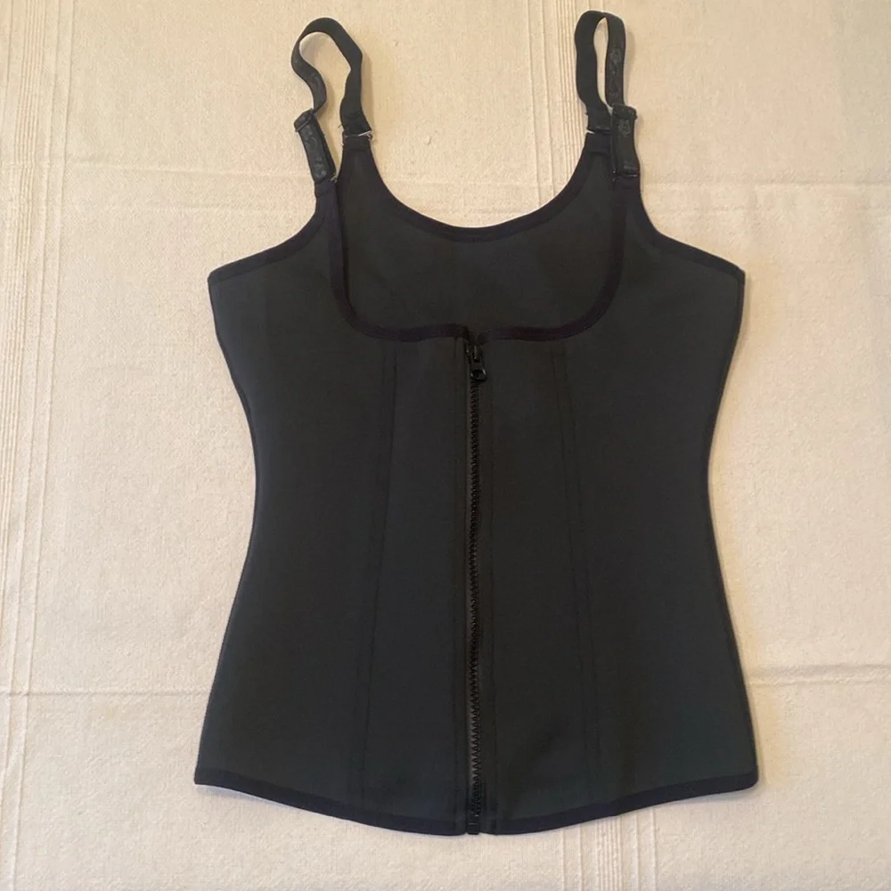 Black Shapewear adjustable straps and zipper back with 3 rows of eyelet hooks. - Picture 2 of 11